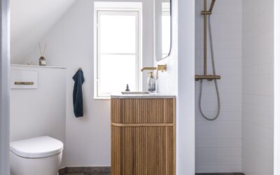 Optimal udnyttelse af lille badeværelse med skråvægge